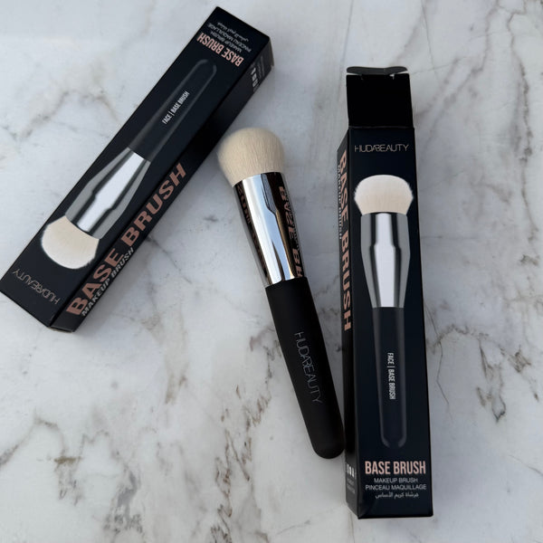 Huda Beauty Easy Blur Mini Base Brush