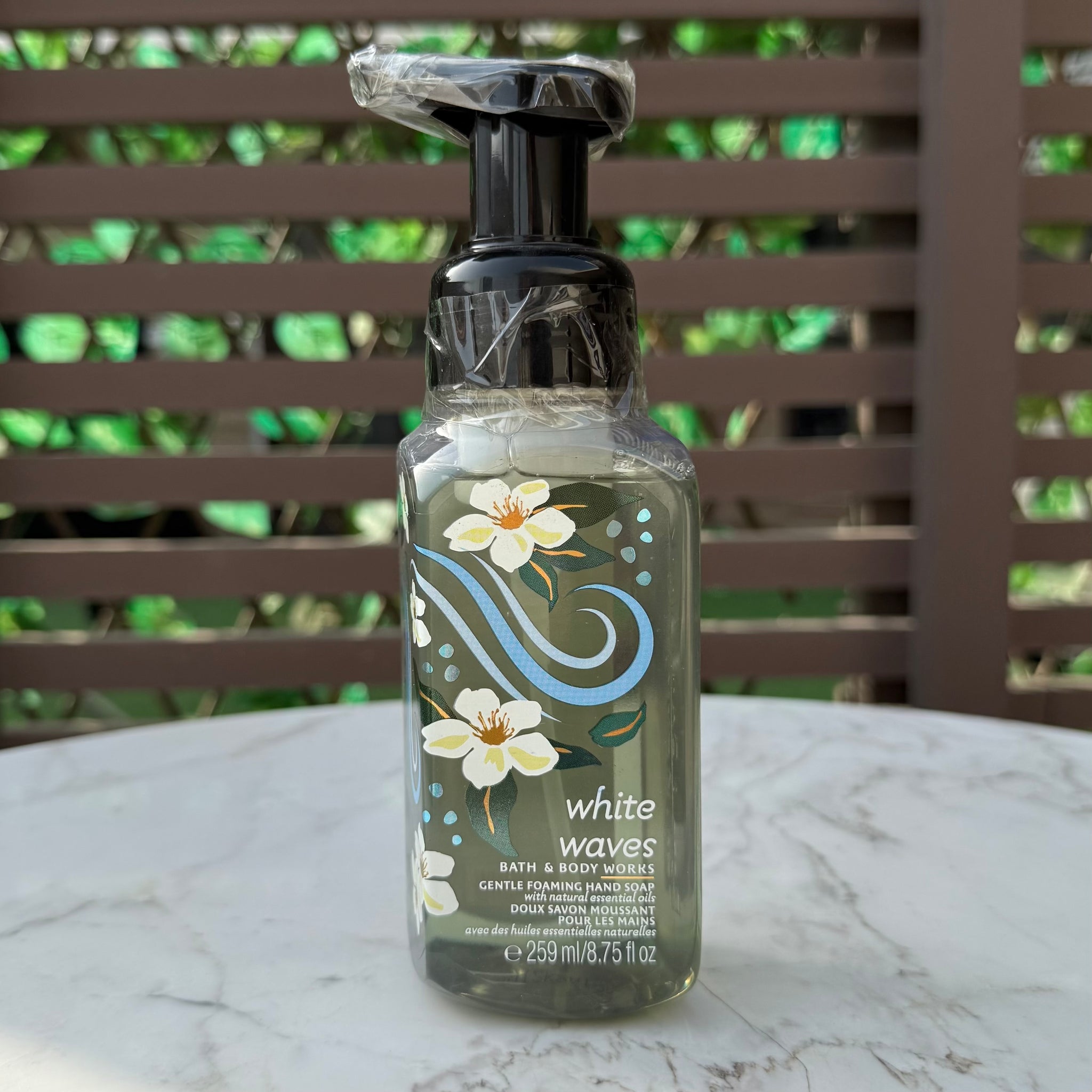 Bath & Body Works White Waves Gentle Foaming Hand Soap