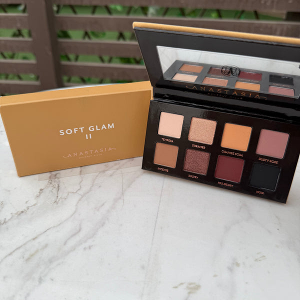 Anastasia Beverly Hills 
Mini Soft Glam II Eye Shadow Palette