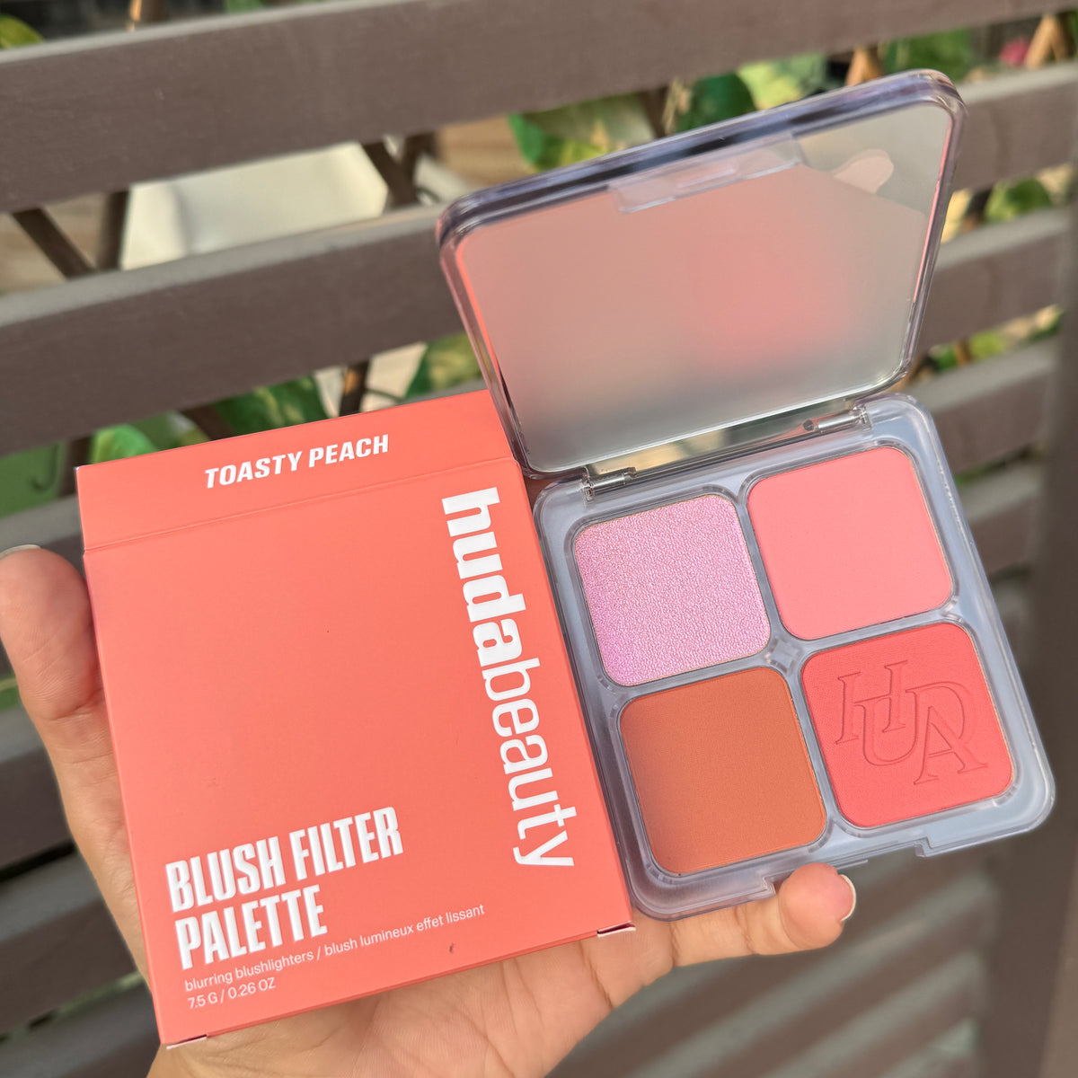 HUDA BEAUTY Blush Filter Blurring Blushlighters Palette